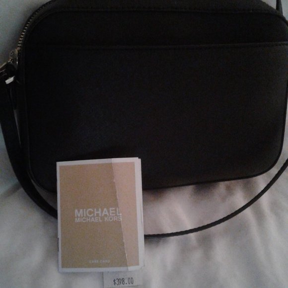Jet Set Medium Saffiano Leather Crossbody Bag in BLACK  Go Jet Setter with this Black leather Michael Kors Jet Set crossbody.